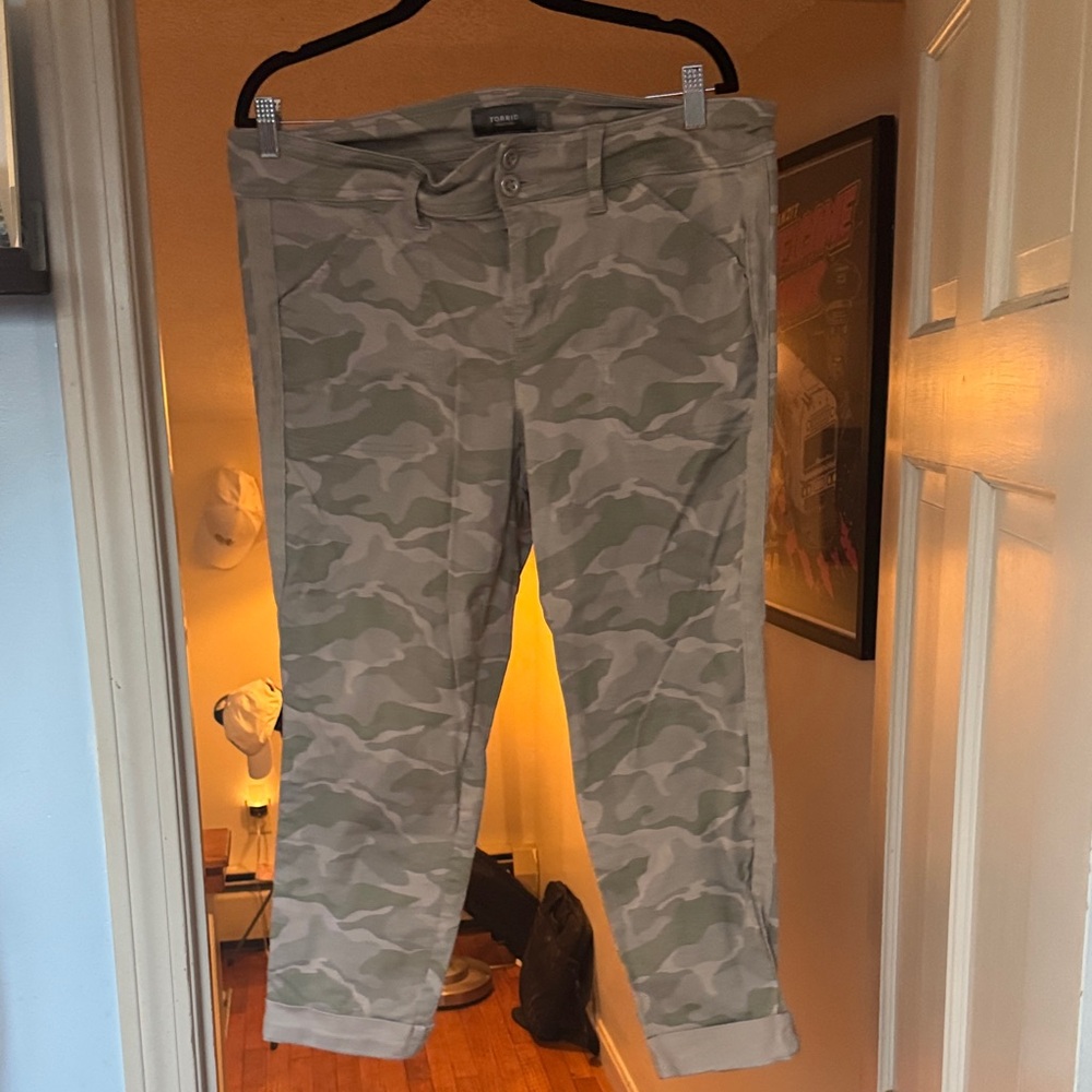 Camo Women's Jeans crop